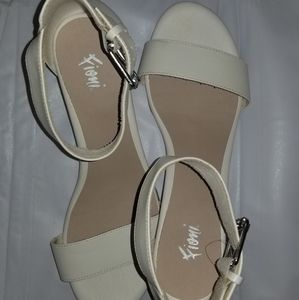Fioni sandals.